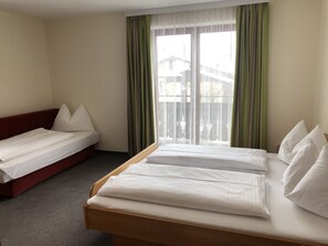 Hypo-allergenic bedding, blackout curtains, free WiFi, bed sheets - Appartements Thomas (Wagrain)
