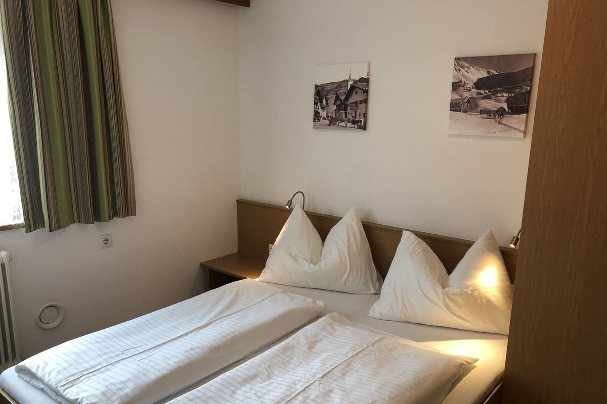 2 bedrooms, hypo-allergenic bedding, blackout curtains, free WiFi