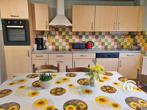 ثلاجة، ميكروويف، فرن، غسالة أطباق