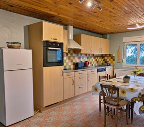 Réfrigérateur, micro-ondes, four, lave-vaisselle