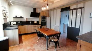 Refrigerador, microondas, horno, lavavajillas