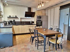 Réfrigérateur, micro-ondes, four, lave-vaisselle