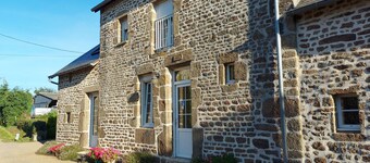 Charming Countryside Cottage: 3 Bedrooms, Enclosed Garden, BBQ, Pet-Friendly, Near Mayenne