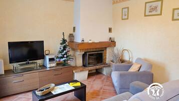 TV, fireplace, foosball, table tennis