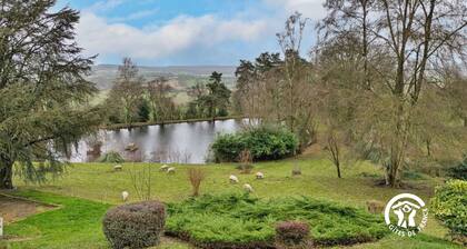 Charming Lakeside Cottage with Fishing, Hiking, and Family Activities