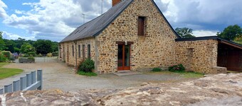 Cozy Countryside Home with Private Garden, Near Laval - 4 Bedrooms, Pet-Friendly, Ideal Location