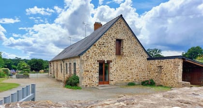 Casa en plena naturaleza con jardín privado y cerca de Laval, ideal para explorar Mayenne.