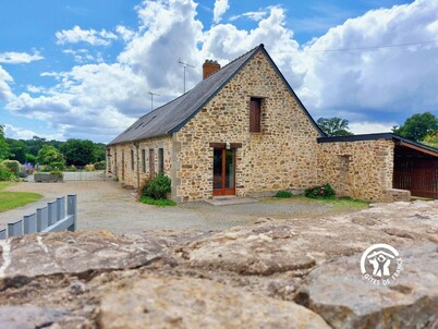 Cozy Countryside Home with Private Garden, Near Laval - 4 Bedrooms, Pet-Friendly, Ideal Location