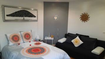 1 habitación, tabla de planchar con plancha, wifi gratis y ropa de cama