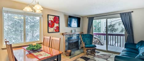 TV, fireplace