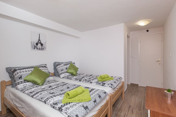 Iron/ironing board, bed sheets - Apartment Chocolino (Dubrovnik)