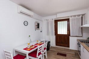 In-room dining - Apartment Chocolino (Dubrovnik)