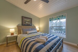 3 bedrooms, desk, iron/ironing board, free WiFi