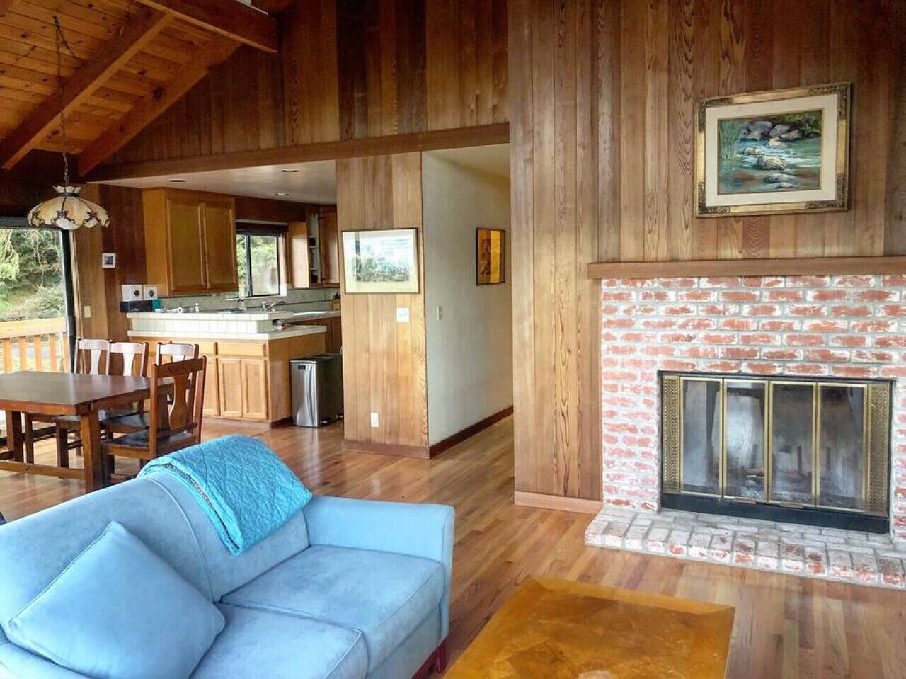 Smart TV, fireplace