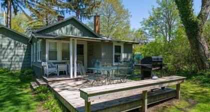 Tall Trees - great location to downtown Saugatuck - Pet Friendly!