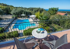 Outdoor dining - Villa Lenio Perithia Loutses (Corfu)