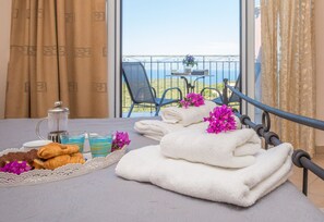 4 bedrooms, in-room safe, desk, iron/ironing board - Villa Lenio Perithia Loutses (Corfu)