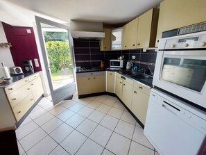 Réfrigérateur, micro-ondes, four, lave-vaisselle