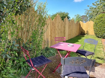 Location de vacances avec Gßtes de France Mayenne - H53G010666 Gßte des Faisans à Courbeveille jusqu'à 7 personnes. Maison de campagne proche de Laval avec grand jardin arboré, proche de chemins de vélo, randonnée, différents espaces pour se reposer.