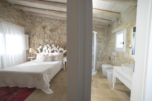 5 habitaciones, tabla de planchar con plancha y cuna de viaje 