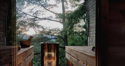 Cabin, private jacuzzi in the heart of the woods