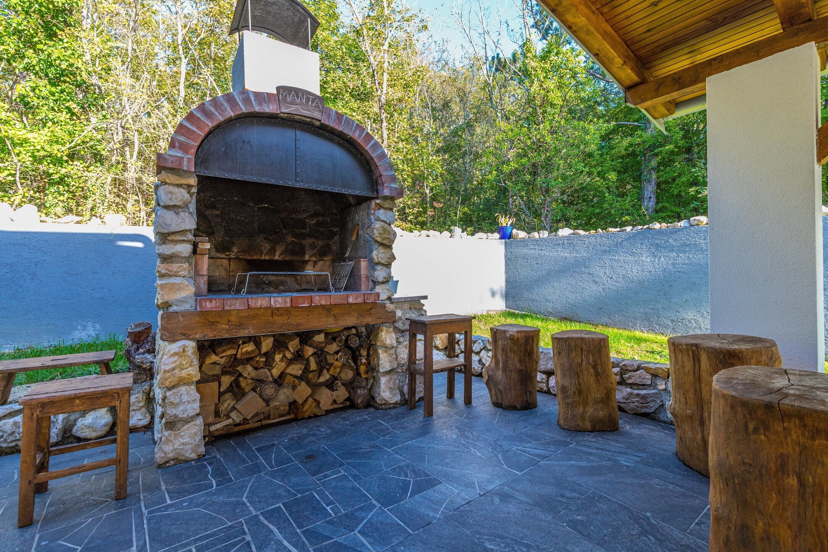 屋外ダイニングエリア