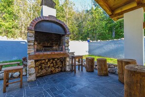 Outdoor dining - Holiday home Pavlina, (16408), Grižane, hr (Grižane)