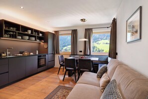 TV, table tennis - Charming Apartment “Vista” near Seiser Alm with Mountain View, Wi-Fi (St.Ulrich)