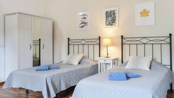 3 dormitorios, tabla de planchar con plancha, wifi gratis y ropa de cama