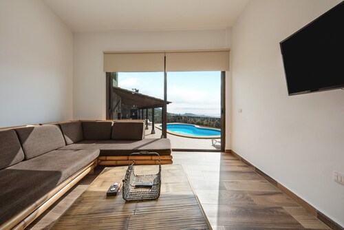 „Aramai“ mit Meerblick, privater Terrasse und WLAN