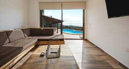'Aramai' with Sea View, Private Terrace and Wi-Fi