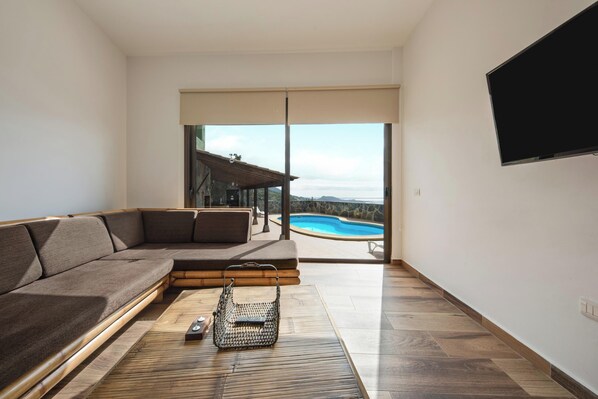 Living area - Holiday Home ‘Finca Aramai’ with Sea View, Pool, Wi-Fi & Terraces (Adeje)