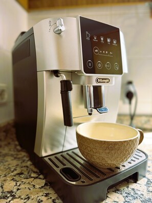 Kaffee und/oder Kaffeemaschine