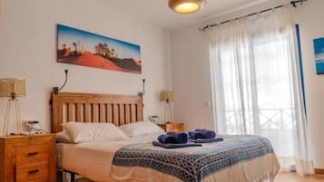 3 bedrooms, iron/ironing board, WiFi (free), bed sheets