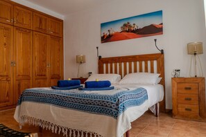 3 chambres, fer et planche à repasser, accès au Wi-Fi (inclus)