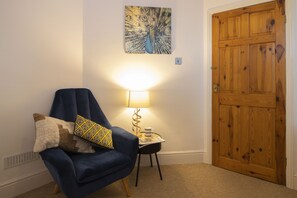 TV - 1 Bed Apartment, Central Exeter, Close to Quay (Exeter)