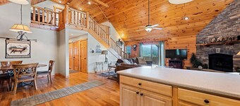 Serenity Hill 42 Midland Drive: 3 BR, 3 BA Cabin / Bungalow in Waynesville, Sleeps 6