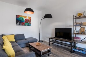 House (Three Bedroom House with Jacuzzi and ) | Living room