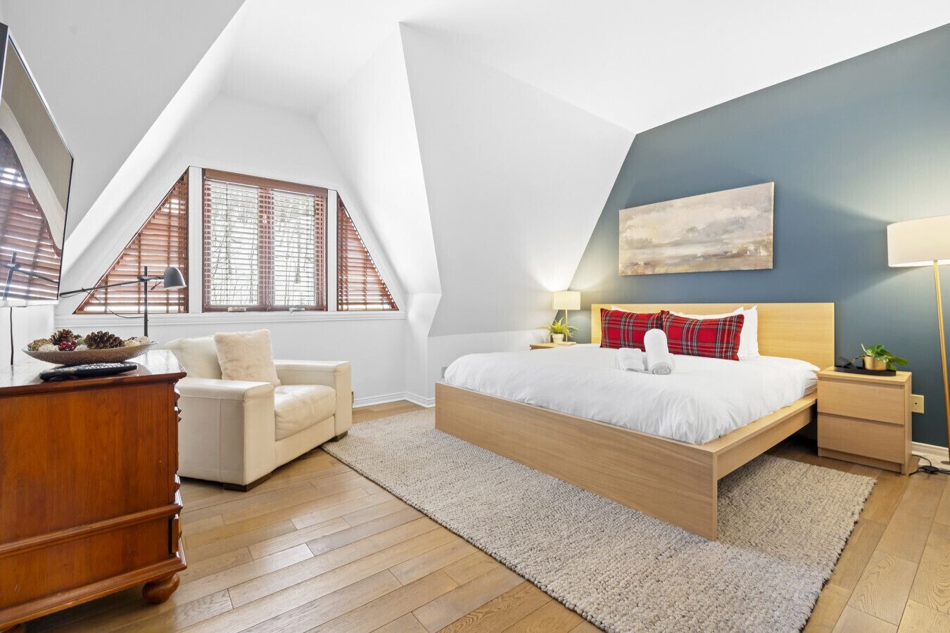 3 bedrooms, desk, iron/ironing board, free WiFi