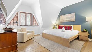 3 bedrooms, desk, iron/ironing board, free WiFi