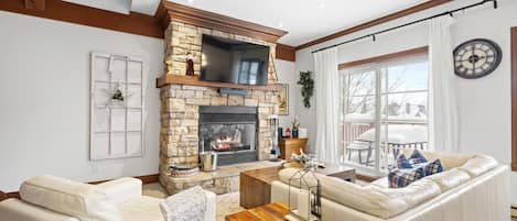 Smart TV, fireplace
