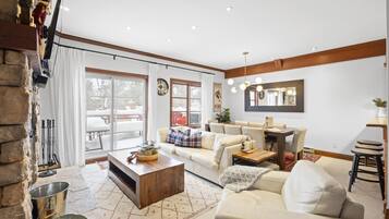 Smart TV, fireplace