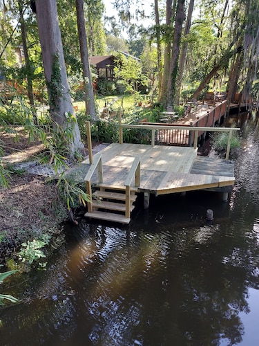 Upper Unit With Large Private Back Yard, Patio, Kayaks, Fire Pit, Grill & Nature