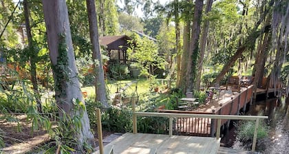 Upper Unit With Large Private Back Yard, Patio, Kayaks, Fire Pit, Grill & Nature