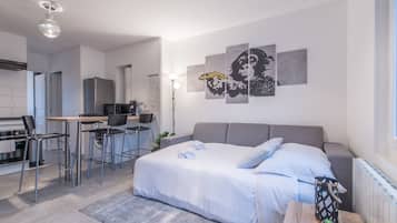 1 chambre, fer et planche Ă repasser, draps fournis