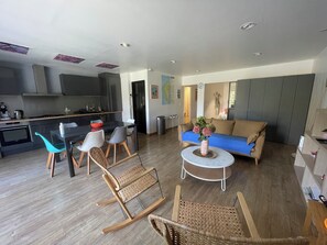 TV - BEAUTIFUL APARTMENT WITH MAGNIFICENT SEA AND MOUNTAIN VIEWS (Viggianello)
