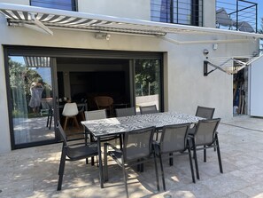 Outdoor dining - BEAUTIFUL APARTMENT WITH MAGNIFICENT SEA AND MOUNTAIN VIEWS (Viggianello)