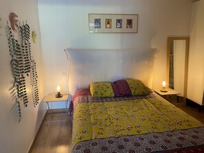 3 bedrooms, desk, iron/ironing board, travel cot - BEAUTIFUL APARTMENT WITH MAGNIFICENT SEA AND MOUNTAIN VIEWS (Viggianello)