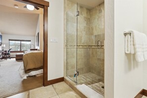 4 bedrooms, free WiFi, bed sheets