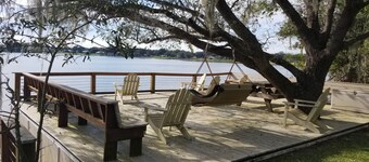 Lakefront, Sunsets, Sandy Beach, Private One Acre, Swim, Fish, Relax!